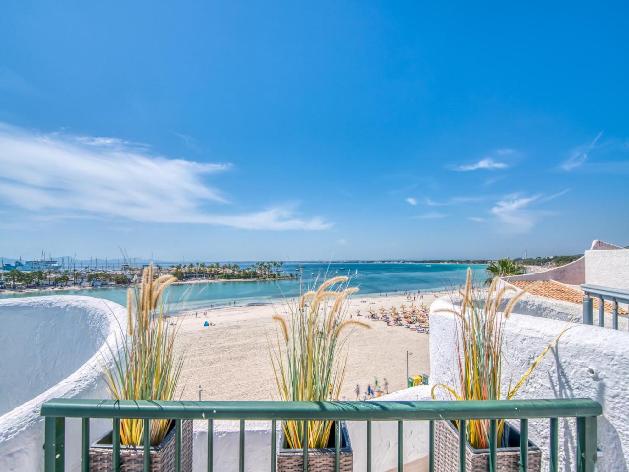Beachfront With Sea Views Apartment *